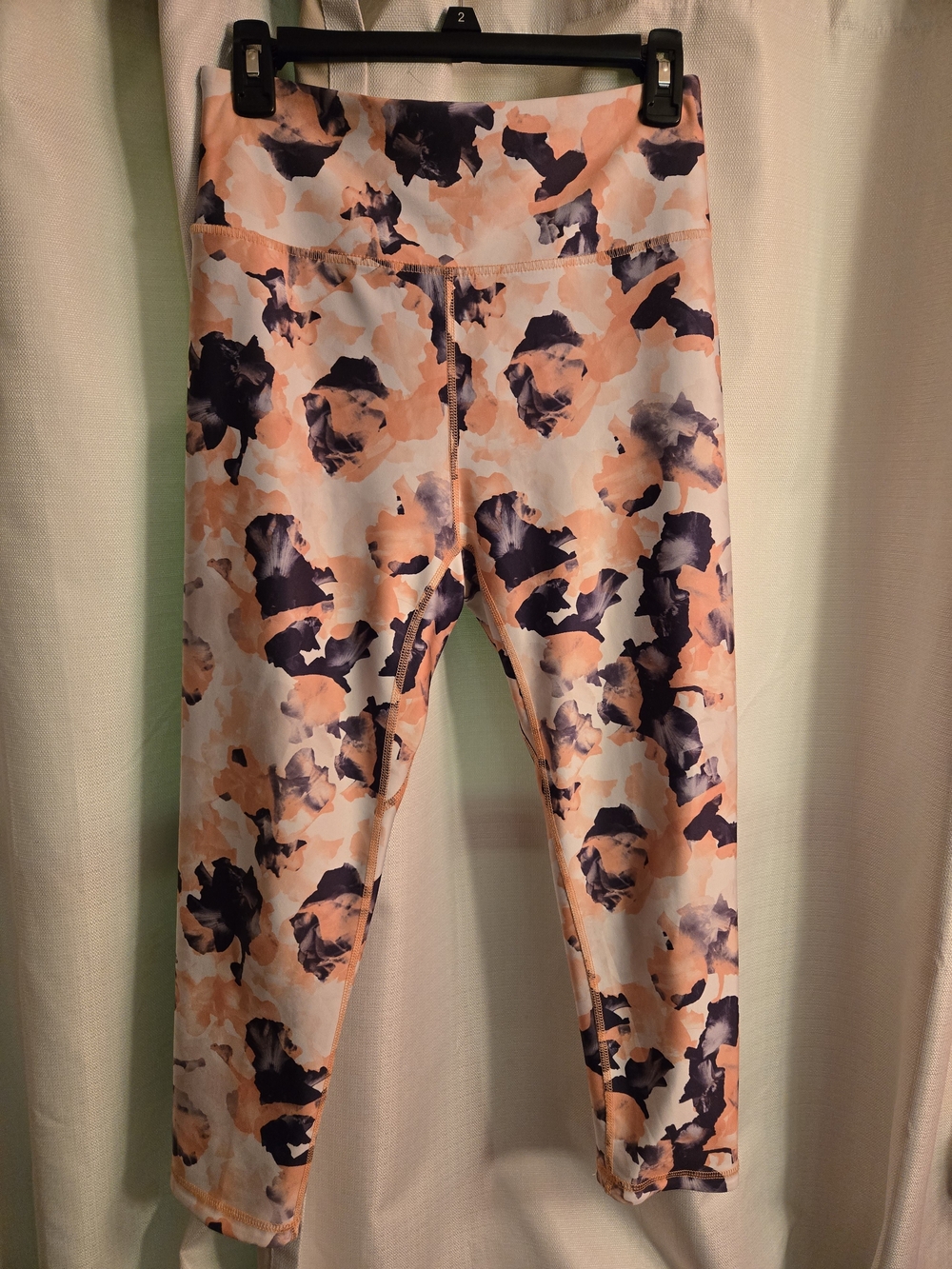 BNWOT Womens Floral Cropped Print Active Leggings - Peach & Navy Size L